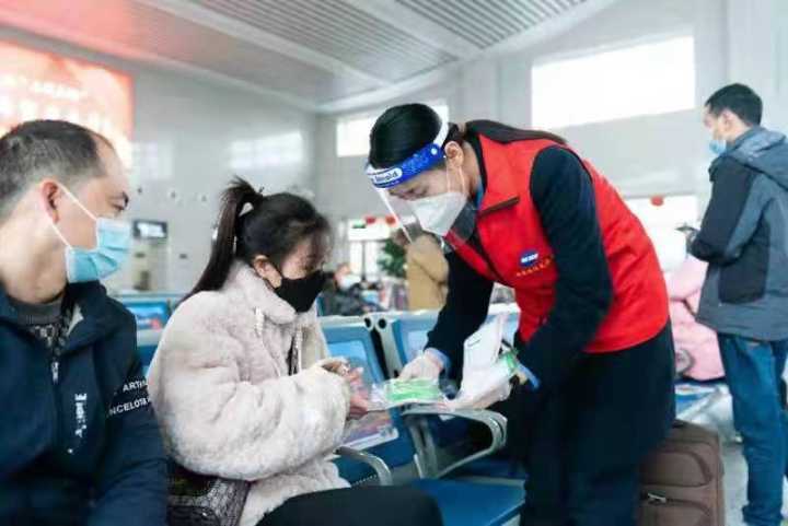 缙云西站“平安春运，抗疫同行，暖心服务”安全咨询活动正式启幕